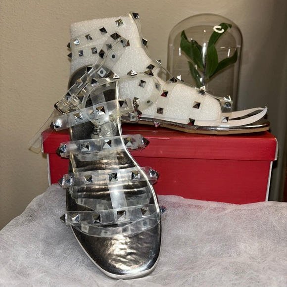 Mackin J silver sandals; clear with silver pointed studs; nice and comfortable - Picture 15 of 16